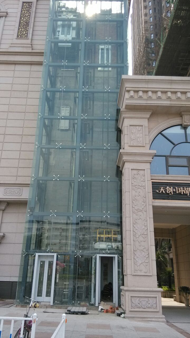 三邊開門電梯